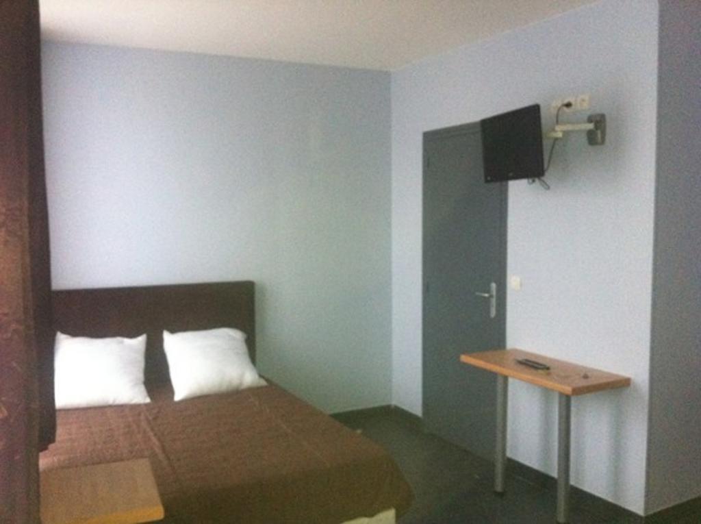 Hotel Moderne Nanterre Zewnętrze zdjęcie